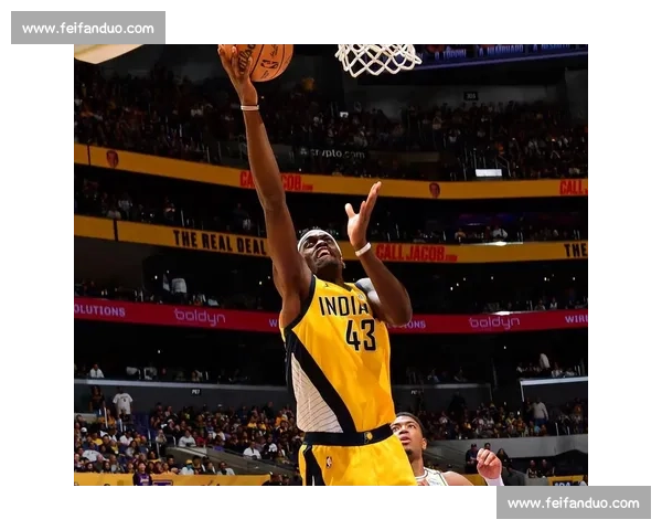 双核缺席夜,里夫斯 51 分扛湖人大旗 双核缺席夜,里夫斯 51 分扛湖人大旗